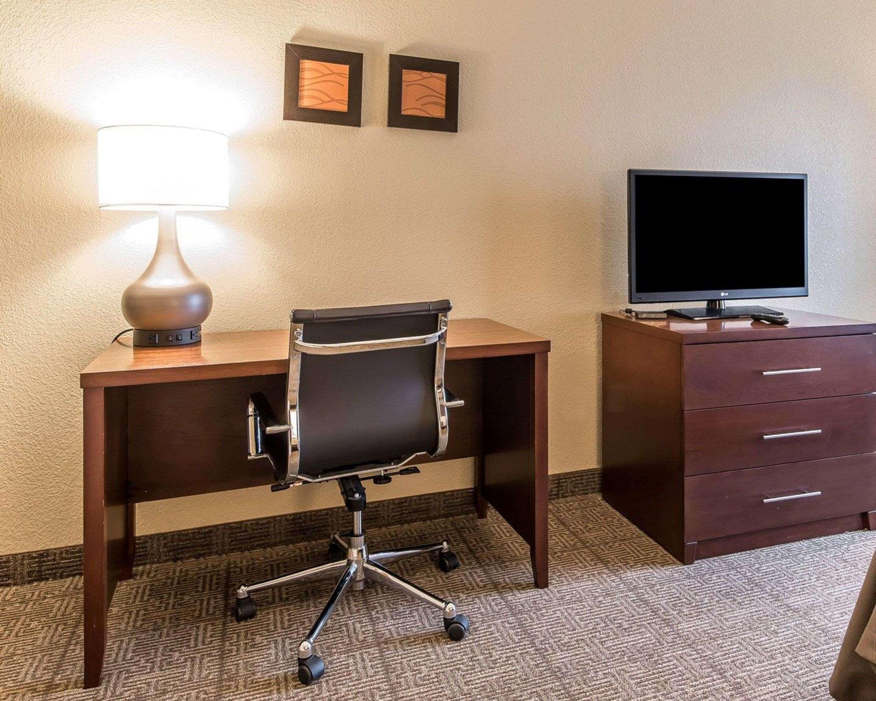 Quality Inn & Suites Bethany Экстерьер фото